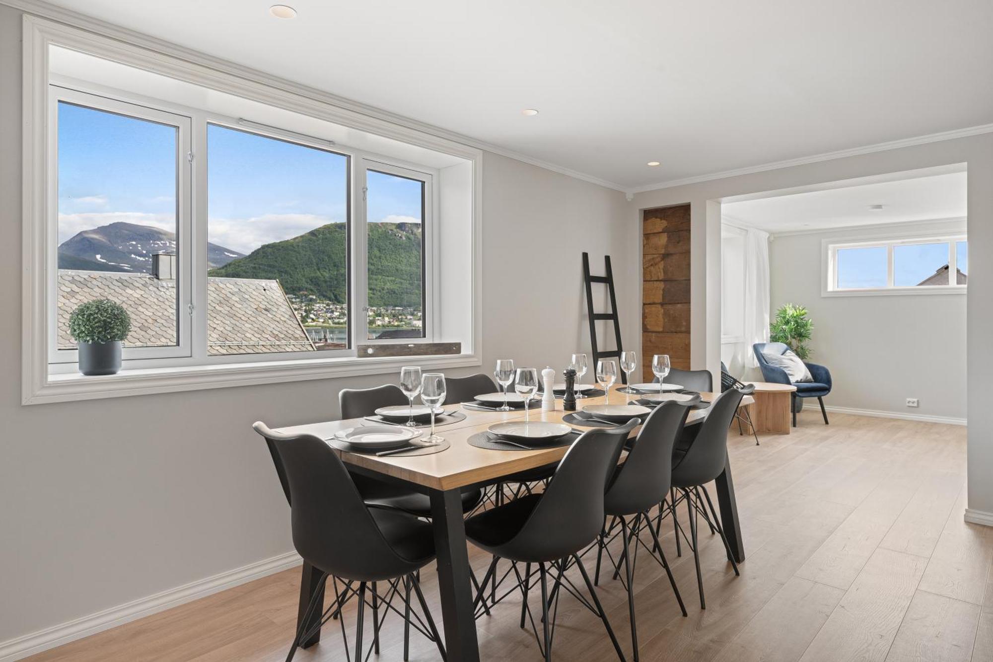 Arctic Homes - Historical Tromso House With View Extérieur photo